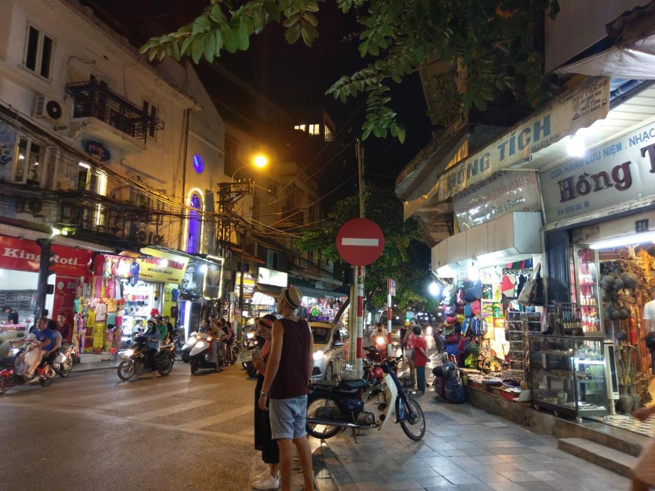 Capsule Hanoi Hostel Exterior photo